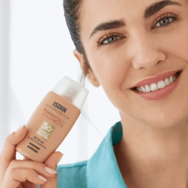 Protector Solar Isdin Fusion Water Color, ultraligero fase acusosa SPF 50, toque seco y óptimo para pieles mixtas a grasas. Envío Gratis a Colombia