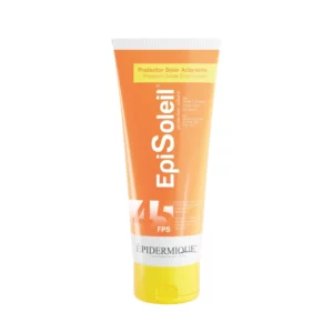 Fotoprotector aclarante textura sedosa, sin brillo y sin efecto graso. Homogeniza el tono de la piel. Ideal para piel con manchas. Envío Gratis a Colombia