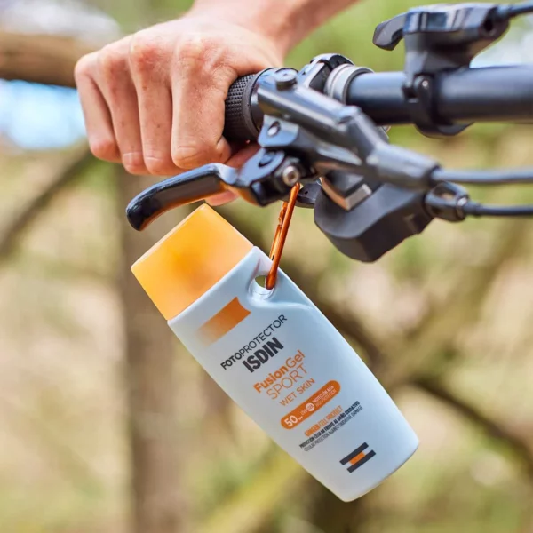 Protector solar corporal para Deportistas con SPF 50 ultraligero, invisible y refrescante. Resistente al agua y al sudor. Envío Gratis a Colombia.
