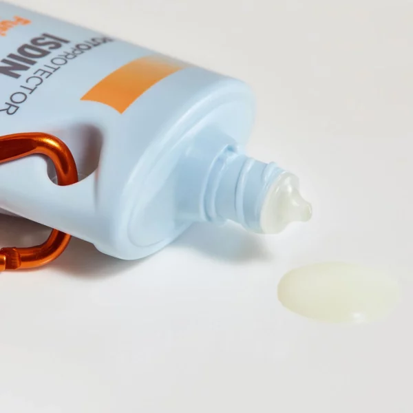Protector solar corporal para Deportistas con SPF 50 ultraligero, invisible y refrescante. Resistente al agua y al sudor. Envío Gratis a Colombia.
