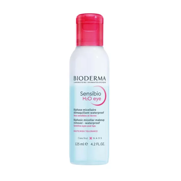 Desmaquillante micelar bifásico que elimina el maquillaje a prueba de agua mientras cuidas la piel del contorno de los ojos.
