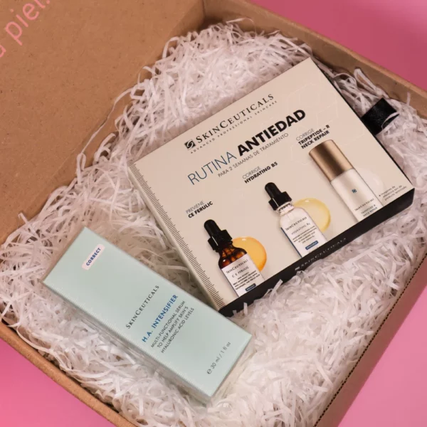 H.A Intensifier OBSEQUIO rutina viajera antiedad: contiene 1 unidad de CE Ferulic Serum antiedad de 4 ml, 1 unidad de Hydrating B5 suero restaurador de 4 ml y 1 unidad de Tripetide-R Neck Repair de 4 ml.