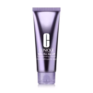 Envase del Limpiador Facial Mousse Clinique Take The Day Off de 125 ml, color morado, para piel grasa o mixta.