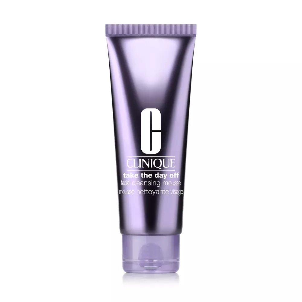 Envase del Limpiador Facial Mousse Clinique Take The Day Off de 125 ml, color morado, para piel grasa o mixta.