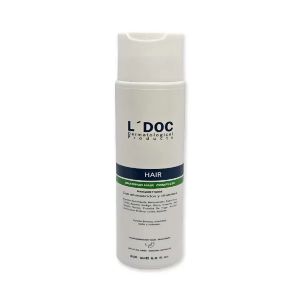 Frasco de 200 ml del champú L’DOC Hair Complete: empaque blanco elegante, imagen clara del logo y etiqueta azul-verde indicando cuidado capilar.